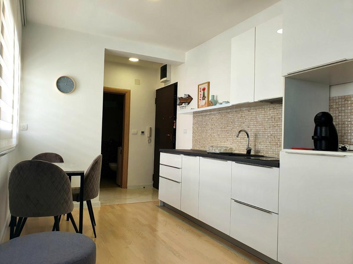 Aleksandar First Sea Line Apartment Bar Bagian luar foto